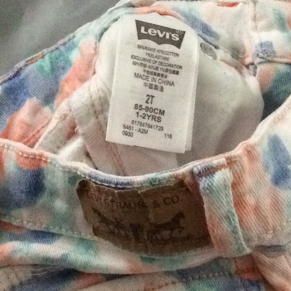 Little Girl’s Levi’s Bermuda Shorts - Picture 6 of 6